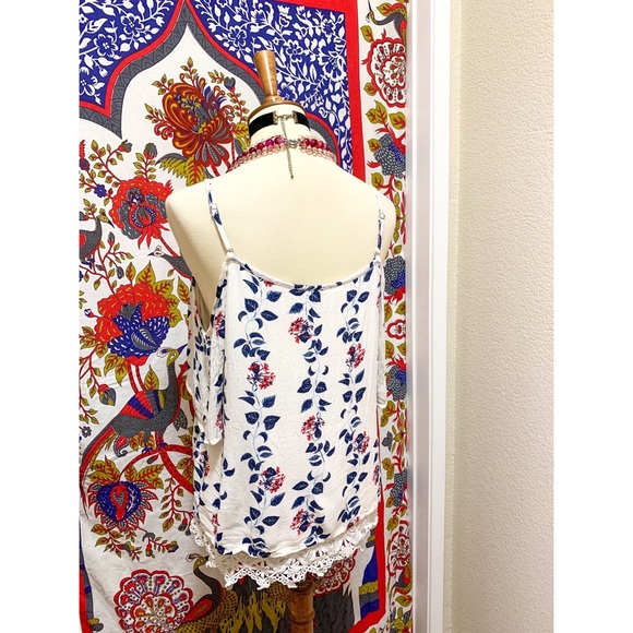 π Beautiful flower picnic top - Picture 7 of 11